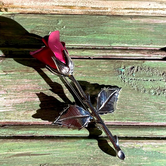 Rose Brooch - Picture 1 of 3